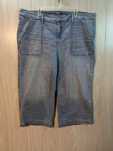 Torrid Jeans Womens 24 / 44 x 23 Blue Crop High Rise Wide Leg Medium Wash NEW - Picture 1 of 6