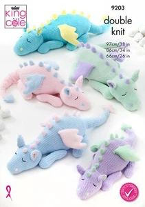 Patrón de tejido Sleeping Dragon Toys DK doble tejido 3 tamaños King Cole (9203) - Imagen 1 de 3
