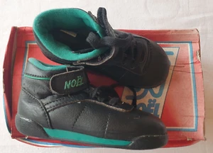 Baskets à lacets vintage noires neuves Noël modèle Fabulon taille 24 (pa) - Picture 1 of 5