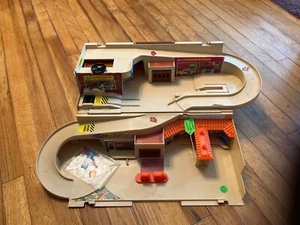 hot wheels service city garage playset - Picture 1 of 3