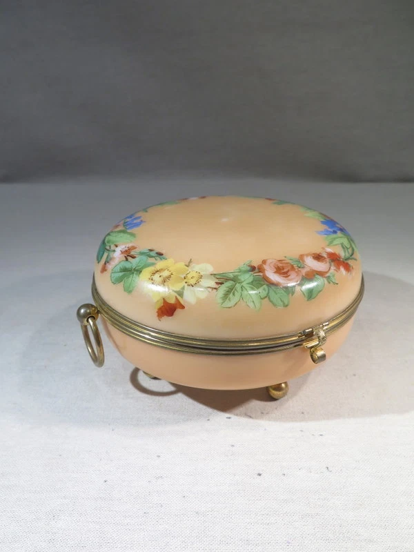 ANCIEN JOLI COFFRET BONBONNIERE BOITE RONDE EN OPALINE PEINTE EPOQUE NAPOLEON 3 - Photo 1/1