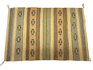 Tappeto Navajo Vintage Tessuto Nativi Americani Indiani Chinle Ampie Rovine Tessitura 35x23" - Foto 1 di 7