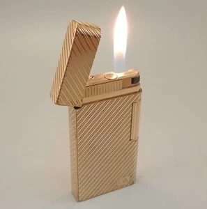 Accendino a gas Caran d'Ache Gold Stripe Swiss Made perfettamente funzionante OH revisionato senza scatola - Foto 1 di 9
