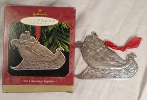 1997 Our Christmas Together Hallmark Andenken Weihnachtsschmuck Zinnschlitten  - Bild 1 von 2