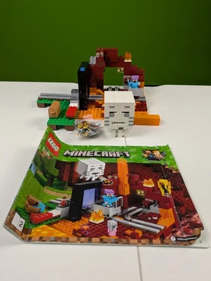 Lego Minecraft: The Nether Portal Set 21143 - con instrucciones Foto 1 de 4