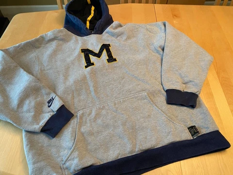 NIKE TEAM MARQUETTE UNIVERSITY EMBROIDERED HOODIE SWEATSHIRT MENS SZ L Cover
