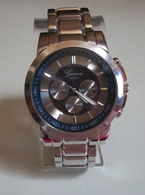 Men's silver finish bracelet fashion dressy casual watch - Image 1 of 4