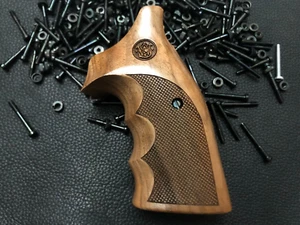 FOR SMITH & WESSON SW K/L SQUAREBUTT FRAME WALNUT WOOD GRIPS CHECKERED - Picture 1 of 4