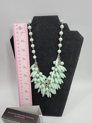 Collar Marca Avon Collected Treasures Espuma de Mar Verde. 2011 Foto 1 de 4