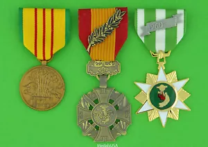 Republik Vietnam Galanterie Kreuz, Feldzug & Dienst - Medaillen in voller Größe - Bild 1 von 4