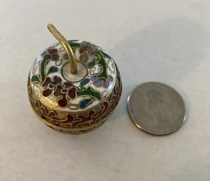 VINTAGE CLOISONNE APFEL SCHMUCKKÄSTCHEN - ROT, GRÜN & GOLD - FLORAL, INNEN BLAU - Bild 1 von 6
