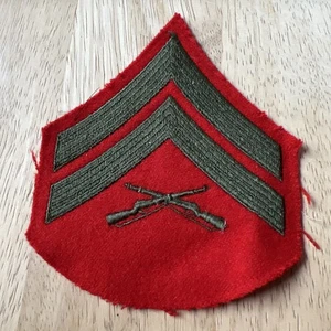 CORPORALE CPL E4 CHEVRON PATCH USMC VERDE ROSSO PIN UP SPALLA UNIFORME - Foto 1 di 10