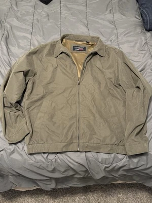 Chaqueta de bombardero ligera inteligente de viaje Roundtree & Yorke para hombre grande clásica de golf Foto 1 de 3