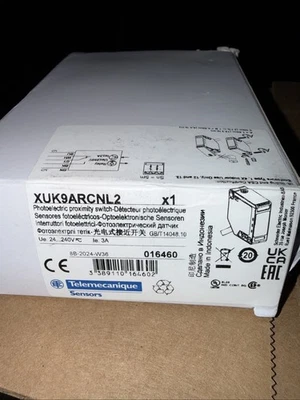 New Genuine Telemecanique XUK9ARCNL2 24-240V~ Photoelectric Sensor - Image 1 of 4