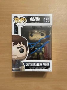 Diego Luna firmata Capitano Cassian Andor Funko Pop #139 foto prova certificato di autenticità - Foto 1 di 11