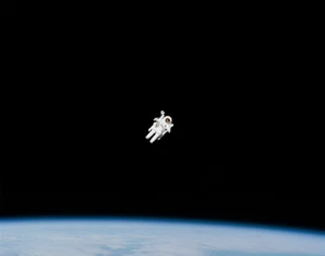 Impresión fotográfica del astronauta Bruce McCandless caminata espacial sin ataduras 11"x14" - Imagen 1 de 4