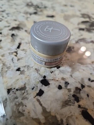It Confidence In A Cream Transforming Moisturizing Super Mini Sample 7mL 0.237oz - Image 1 of 3