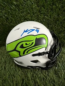 Mini casco letrero autógrafo Kenneth Walker Seattle Seahawks - Beckett - Imagen 1 de 4