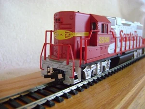 Life-Like HO Scale GP38 Santa Fe Diesel Locomotive # 3560 - Picture 1 of 7