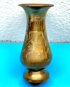 Kleine 4" Vintage angelaufene Messing Blumenknospe Vase geätztes Blattmuster Indien - Bild 1 von 14