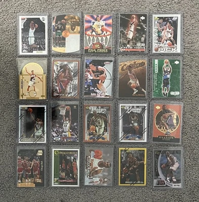 Lote de 61 cartas da década de 1990. Inserções, numeradas, SPs, HOFs e novatos - Imagem 1 de 4