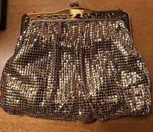 Bolso de noche vintage de malla metálica dorada ~encantador~ - Imagen 1 de 4