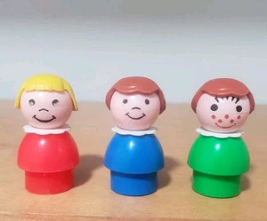 3 Vintage Little People blondes Mädchen, sommersprossiges Mädchen grünes Kleid, Mädchen mit blauem Kleid - Bild 1 von 6