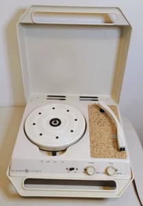 GE TRANSISTOR TURNTABLE - Picture 1 of 9