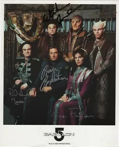 Babylon 5 TV Series 8 x 10 Cast Photograph with Five Authenic Autographs - Picture 1 of 1