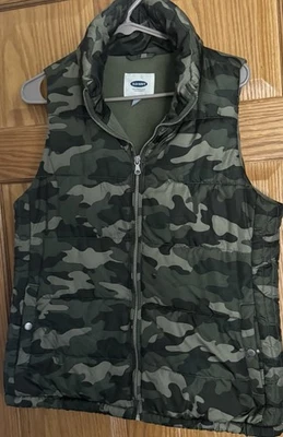 Old Navy Women’s Size Medium Puffer Vest Zip Up Snap Camo Polyester Pockets - Image 1 of 3
