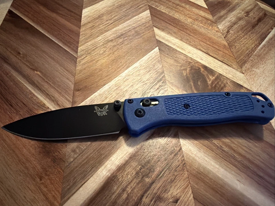Benchmade 535 Bugout 折叠刀蓝色铆钉手柄,CPM-S30V 不锈钢 — 第 1/4 张图片