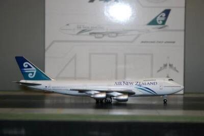 BigBird 1:400 Air New Zealand Boeing 747-200 ZK-NZY (BB4-742-001) Model Plane - Image 1 of 4