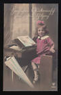 Foto AK HB 8781/1 Mädchen im rosa Kleid auf Schulbank Buch + Tüte beschriftet