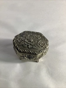 Portagioie con piedi, Made in Japan, foderato in velluto rosso, fiori rosa, forma esagonale - Foto 1 di 6
