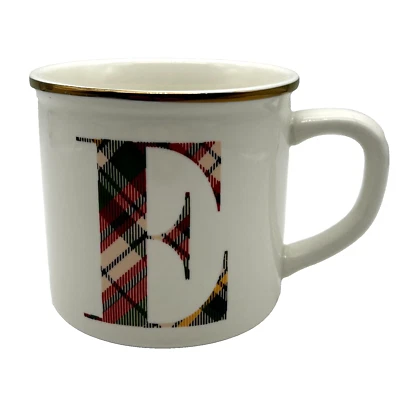 Taza de café Pottery Barn con monograma a cuadros "E" de gres adornada en oro 16 oz. Foto 1 de 4