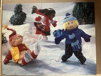 Vintage Cabbage Patch Kids CPK 35 peças quebra-cabeça de chão patinação inverno na lagoa na caixa - Imagem 1 de 2