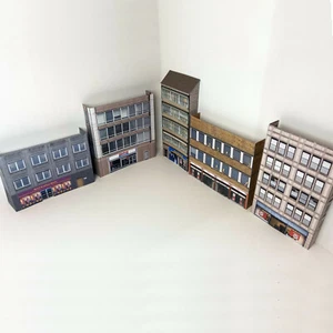 Tarjeta Bajo Relieve Calibre HO Edificios 1980/90 Tiendas Paquete de 5 Escala 1/87 Set 20 - Imagen 1 de 10
