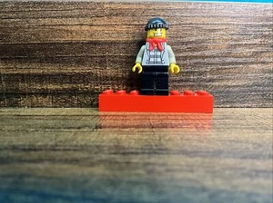 LEGO Minifigure - City: Police - Jail Prisoner - Cty0254 - Picture 1 of 4