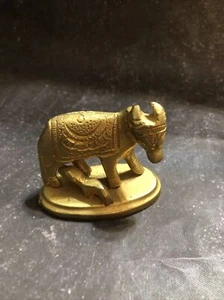 Neues golden bemaltes Kamdhenu Kuh und Kalb Idol Messing? 2,25" - Bild 1 von 8