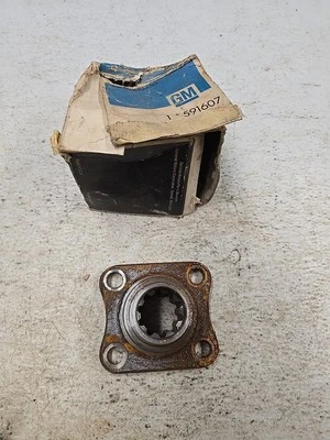 Nuevo de Lote Antiguo 1951-1959 Chevrolet Truck Universal Joint Brida 591607 1952 1953 1954 1955 Foto 1 de 4