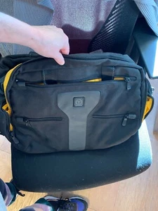 TOLLE SCHWARZE (T) TECH BY TUMI COMPUTERTASCHE MIT KOSTENLOSEM VERSAND - Bild 1 von 5