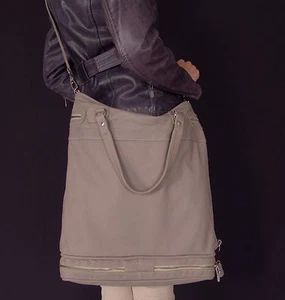 $1100.00 Genuine Belstaff Leather Chew Shoulder Bag NWT Purse - Picture 1 of 6