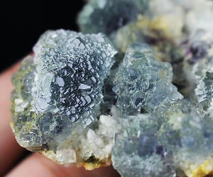 Hermosa muestra mineral de fluorita natural de alta calidad 158 g/China - Imagen 1 de 9