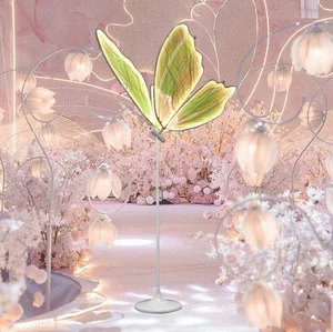 Lámpara de pie LED mariposa de 80 cm/31,4 pulgadas color dorado para bodas, fiestas - 1 pieza - Imagen 1 de 8