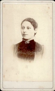 Woman Portrait Broache Studio CDV Card Photograph (CDV4-5) - Picture 1 of 3