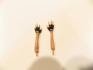 Monster High Doll Replacement Arms & Black Gloves VGC - Bild 1 von 3