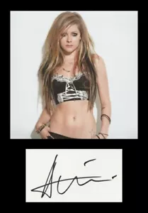Avril Lavigne - Rara cartolina autentica firmata + foto - Colonia 2004 - COA - Foto 1 di 3