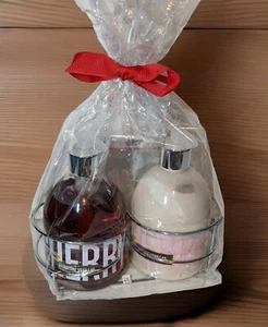 Bolsa de regalo loción corporal y jabón de manos cereza vainillas firma Bath & Body Works - Imagen 1 de 3