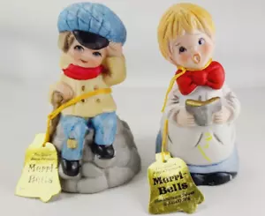 "Set vintage di 2 Jasco 1978 Merri Bells Fine Bisque Porcellana Bells Staturina, 4,5"x2" - Foto 1 di 10