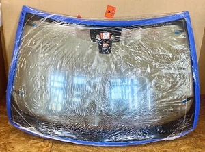 Land Rover Discovery 5 (2017 - ) Front Windscreen Glass LR106637 OEM & NEW - Picture 1 of 2
